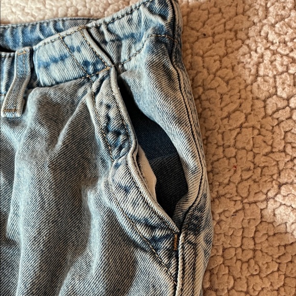 Levi's Denim Cargo Jean Shorts - Picture 9 of 11